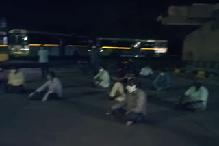 covid-patients-waiting-at-satthenapally-bus-stand-guntur-district