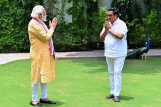 Modi meets Gujarat BJP chie