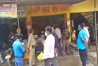 chhatarpur sdo inspected shops to follow lockdown rules in palamu