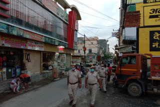 baba haridas nagar police doing patrolling for 15 august high alert