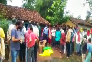 Bilaspur killing  man kills family  mentally unstable man  mentally challenged man kills self  ബിലാസ്‌പൂർ  ചത്തീസ്‌ഗഡ്  ബിലാസ്‌പൂരിലെ മട്ടിയാരി  കുടുംബാംഗങ്ങളെ കൊലപ്പെടുത്തി യുവാവ് ആത്മഹത്യ ചെയ്‌തു