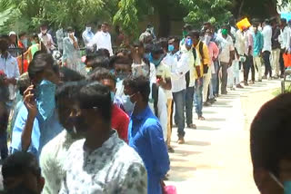 Raichur: employee seekers broke covid rules