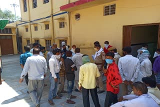 rajasthan news,  woman fell from a bike,  woman fell from a bike died on the spot,  woman death in dholpur