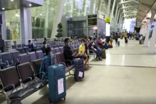 indian labour stuck at dubai airport, indian labour stuck in dubai, dubai based indian consulate, ଦୁବାଇରେ ଫସିଲେ ଭାରତୀୟ ଶ୍ରମିକ, ଦୁବାଇ ବିମାନବନ୍ଦରରେ ଭାରତୀୟ ଶ୍ରମିକ, ଦୁବାଇସ୍ଥିତ ଭାରତୀୟ ବାଣିଜ୍ୟିକ ଦୂତାବାସ