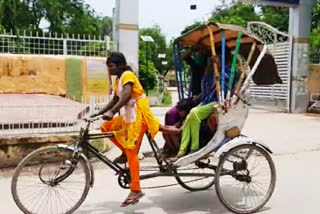 रिक्शा चलाने को मजबूर हुई नंदिनी