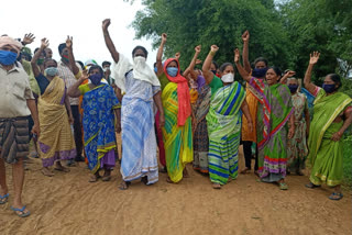 Women protest about stopping alcohol sales