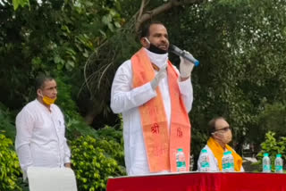 bjp mp ramesh bidhuri dialogue with social workers at masoodpur community center