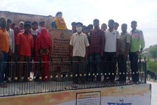 ग्रामीणों ने शहीद को दी श्रद्धांजलि, Villagers paid tribute to the martyr