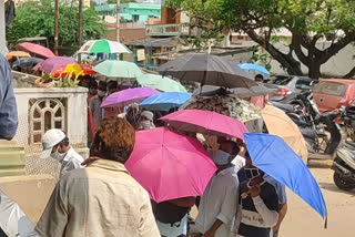 heavy que infront of wine shops in vizag