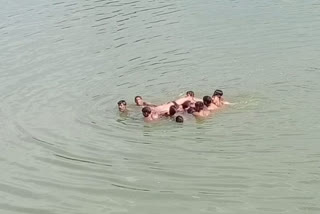 A youth who went to bathe in the river drowned in water