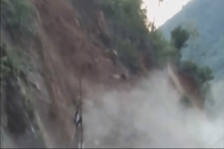 ITBP camp in Uttarakhand  Landslide occurs near ITBP camp  Indo-Tibetan Border Police  Chamoli  Landslide blocks Badrinath highway  ഗതാഗതം തടസപ്പെട്ട് ബദരീനാഥ് ഹൈവേ  ഡെറാഡൂൺ  ഉത്തരാഖണ്ഡിലെ മണ്ണിടിച്ചിൽ