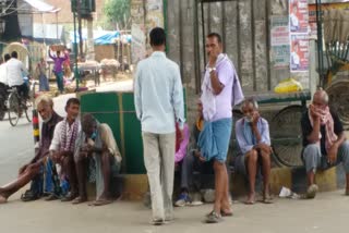 Daily workers are upset due to not getting any work in Patna