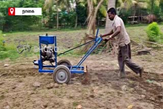 பைக்கின் எஞ்சினைக் கொண்டு மினி டிராக்டர் உருவாக்கிய விவசாயி!