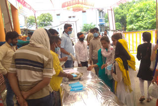 Omkar Seva Mandal distributed masks and kadha to devotees