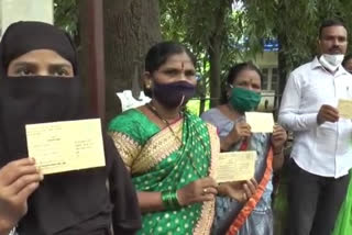 Domestic worker women demand for financial help in mumbai