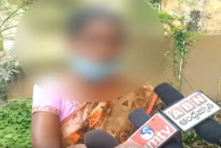 a-mother-allegation-on-village-volunteer-in-anantapur-over-her-daughter-missing