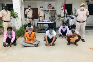 delhi police arrested gang of mobile receivers and snatcher