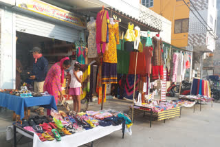 Delhi government allows street vendors to set up markets