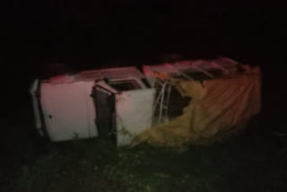 pickup full of passengers overturned in kawardha