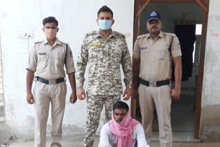 Dhirpura police station arrested ten thousand absconding crook