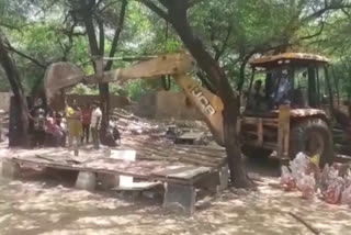 Administration demolished road side slums in Lado Sarai