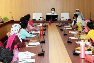 Collector reviews livelihoods activities of Livelihood Mission in Narsinghpur