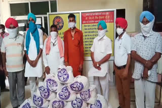 Sarbatt Da Bhala Charitable Trust distributes rations to Moga auto drivers