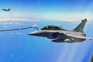 First batch of 5 Rafale aircraft to arrive in Ambala today  Ambala today  Rafale aircraft  റഫേല്‍ വിമാനങ്ങള്‍  വായുസേന  റഫാല്‍ യുദ്ധ വിമാനങ്ങള്‍  യുദ്ധ വിമാനങ്ങള്‍ ഇന്ന് ഇന്ത്യയിലെത്തും  റഫാല്‍ യുദ്ധ വിമാനങ്ങള്‍ ഇന്നെത്തും