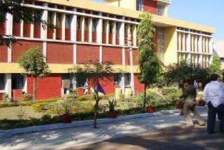 महारानी लक्ष्मीबाई मेडिकल कॉलेज.