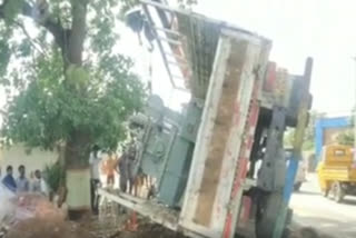 lorry accident at kalyanadurgam in ananthapur