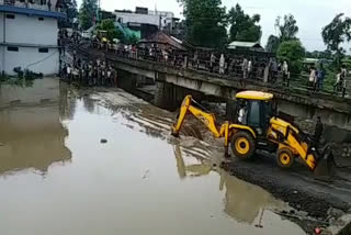 flood in Silvani due to sinking of diversion road