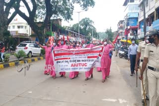 Asha workers protest to fulfill several demands and Attempts to rush the dc office