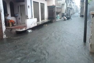 सड़कों पर नजर आया पानी ही पानी, Water is water on the streets