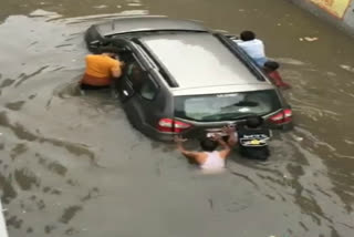 Vehicle stuck in waterlogging on Gaushala underpass in Ghaziabad