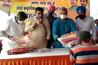 adesh gupta distribute relief material to migrants who lost home in heavy rainfall at anna nagar