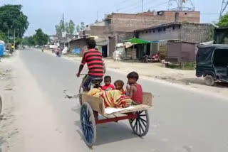 Man carries his wife to hospital