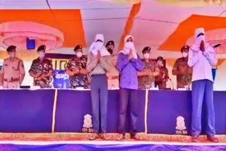 3 Naxals surrender at 159 Battalion CRPF camp in Gaya Etv bharat news