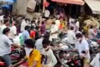 many people came to narsapuram market at west godavari in sake of varalakshmi vratam