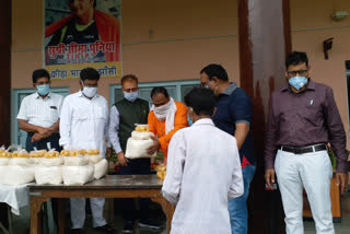 ration distribution in jhansi