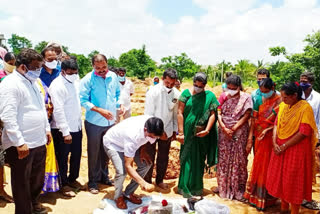 రూ.22 లక్షలతో రైతు వేదిక నిర్మాణానికి భూమి పూజ