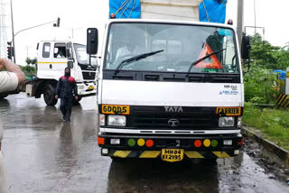 police strict checking on toll plaza in mumbai