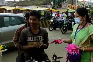 mask distribution by woman