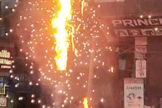 Fire broken out in electricity pole in Tooda Market of Nazafgarh