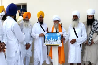 Baba Bachan Singh handed over the keys of the residential quarters to the Takht administrators in talwandi sabo