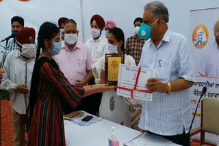 Rana KP honored the students who performed well in the 12th standard results in rupnagar