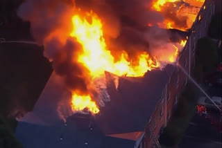 Massive fire engulfs Pennsylvania apartment building