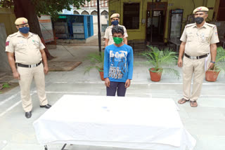 hazrat nizamuddin police arrested snatcher in delhi