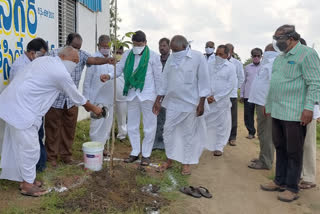 గ్రీన్ ఫ్రైడేలో భాగంగా మొక్కలు నాటిన జడ్పీ ఛైర్మన్