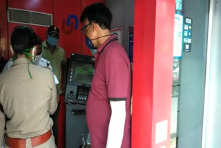 Attempt to break ATM machine in Howrah