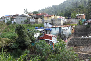 Shanthampara in concern  Plantation workers cross the border  ആശങ്കയിൽ ശാന്തമ്പാറ  അതിര്‍ത്തി കടന്ന് തോട്ടം തൊഴിലാളികളെത്തുന്നു